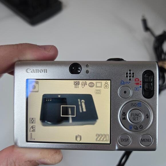 Canon Power Shot SD1100 IS Compact Digital Camera Silver - Picture 9 of 10